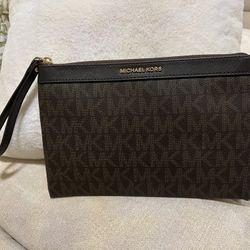 Michael Kors Wristlet 