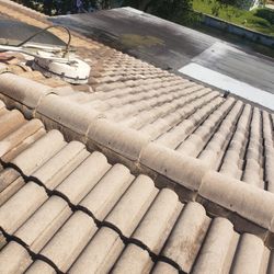 Roof Pressure Cleaning.