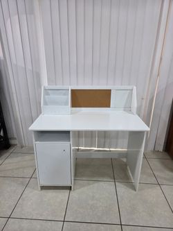White kids desk