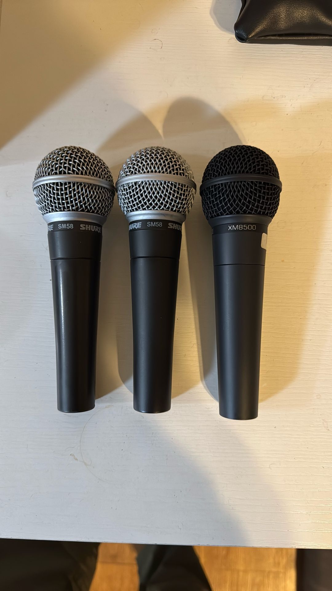 Shure SM58,Behringer XM8500 Microphones 