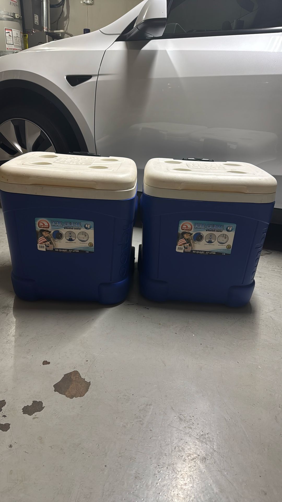 Ice Cube Wheeled Cooler 60quart/57liter