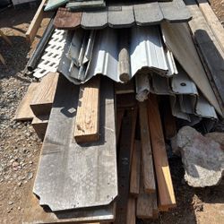 Madera En Venta Para Yarda Y Lámina De Techo,