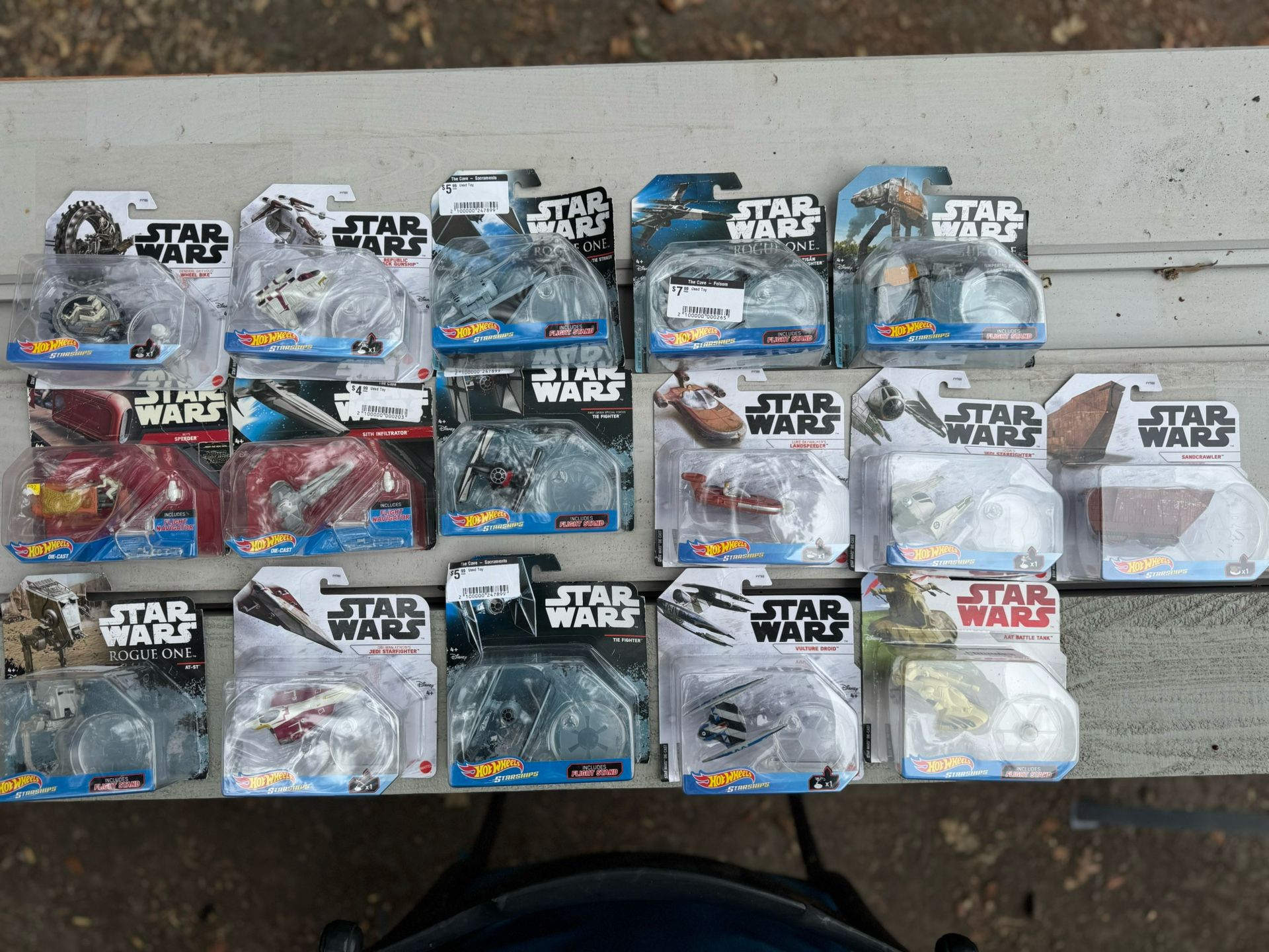 16pc Lot Star Wars Starships Hot Wheels- Unopened
