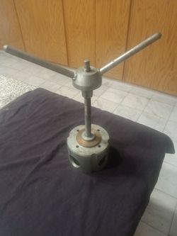 Cylinder removal tool on a Rolls-Royce