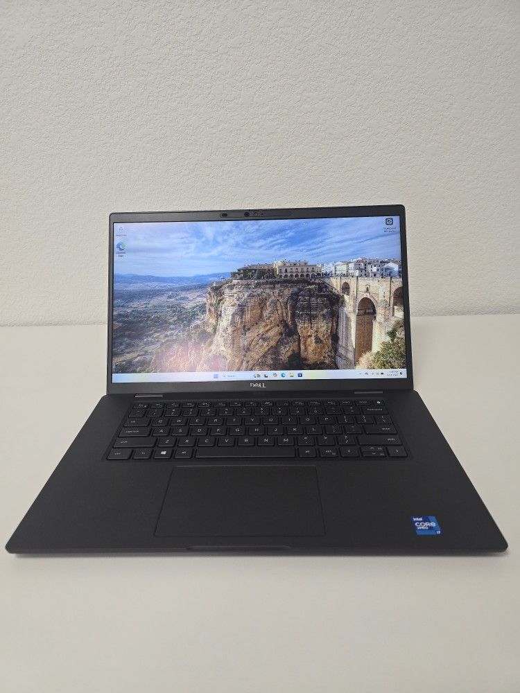 Dell Latitude 7520 15.6" Touchscreen Intel Core i7 11th Gen 16GB RAM 512GB NVMe SSD Backlit Keyboard