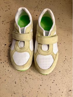 Women Lands’ End sneaker (size 6)