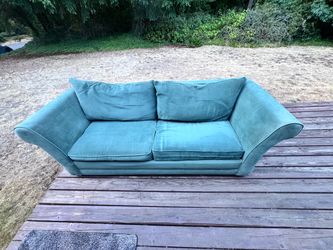 Loveseat hide a bed 7’ x 3’