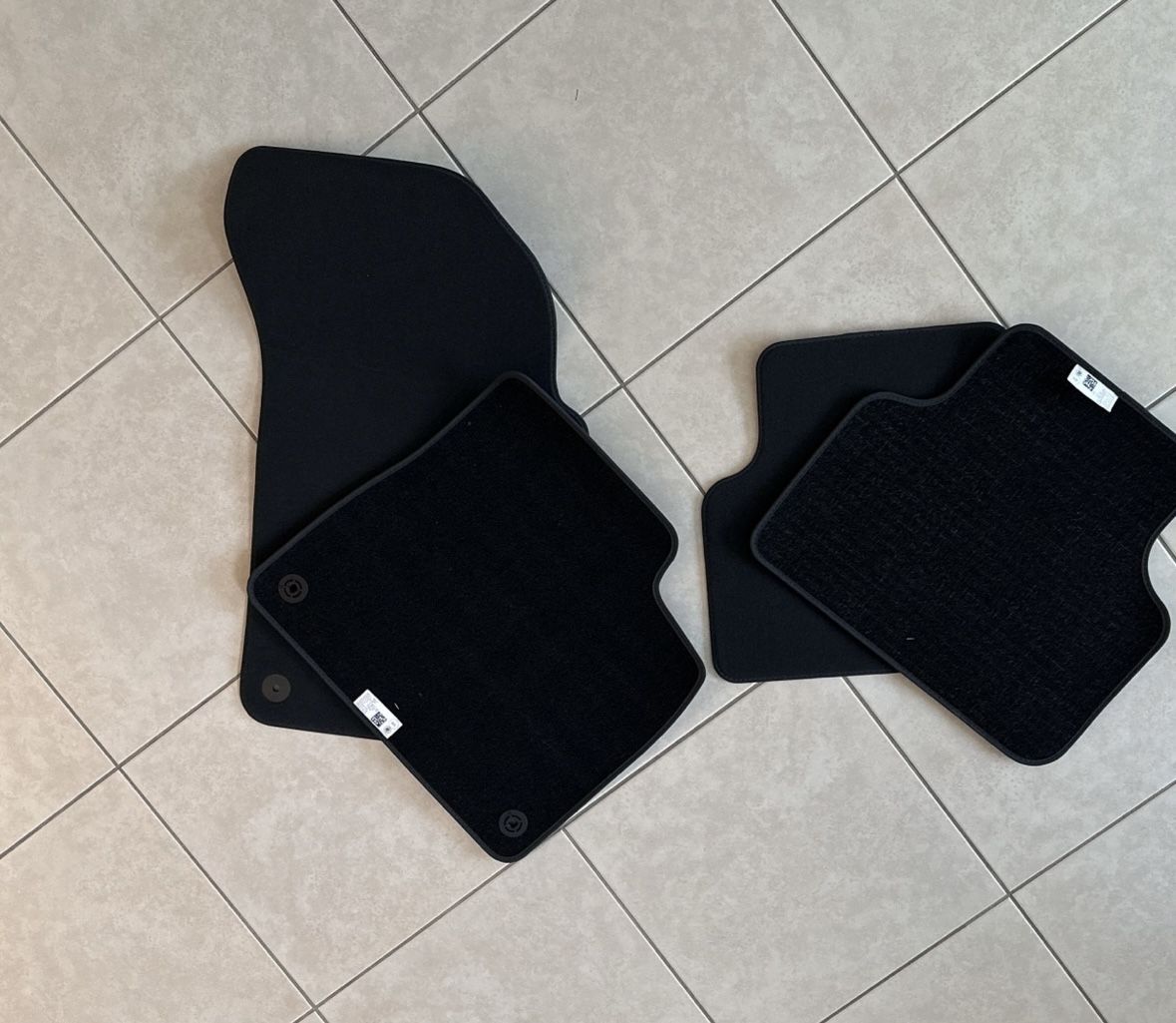 Black Floor Mats OEM for Audi Q7