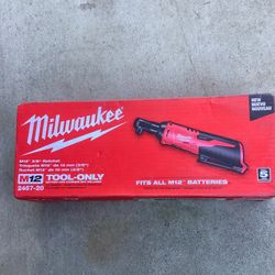 Milwaukee M12 12V Lithium-Ion Cordless 3/8 in. Ratchet