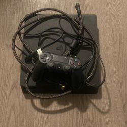 PS4 Slim 