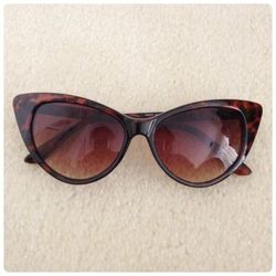 Cateye/Winged Sunglasses