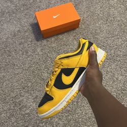 Nike Dunk Yellow And Black 