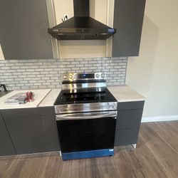 30-in Glass Top 5 Burner 6.3-cu Ft Freestanding Electric Range (stainless Steel)