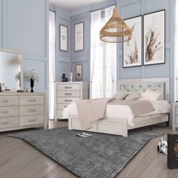 NEW YEARS SPECIAL 4 Pcs Bedroom Set