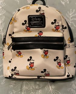 Loungefly Mickey Mouse Backpack 🩶