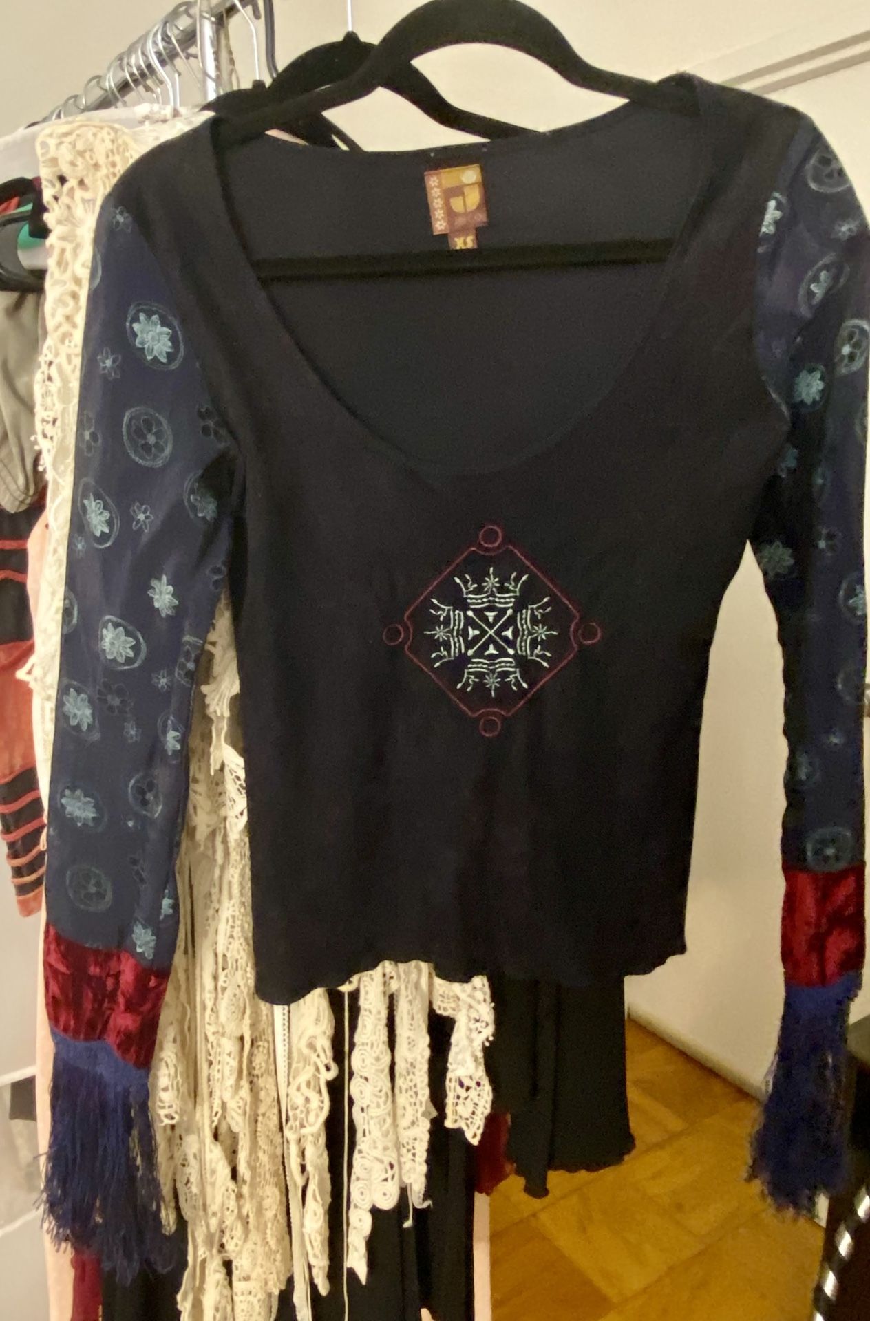 Women’s Velour / Velvet Top, Long-sleeved With Fringes