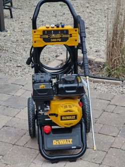 DEWALT
3400 PSI 2.5 GPM Gas Pressure Washer with Maintenance-Free Pump, Heavy-Duty Commercial Cold Water Power Washer