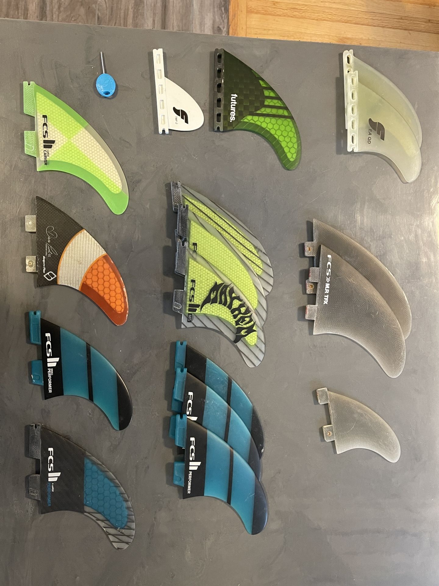 Surfboard Fins 4 Sets FCS II + Extras