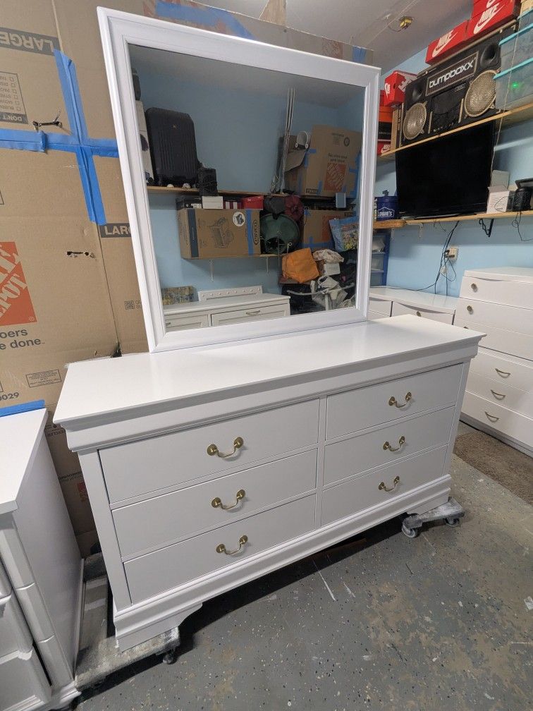 6 Drawer Dresser H33 L58 D17