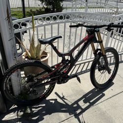 V10 Carbon Downhill Mountain Bike Santa Cruz