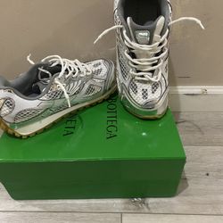 Used Bottega 10.5