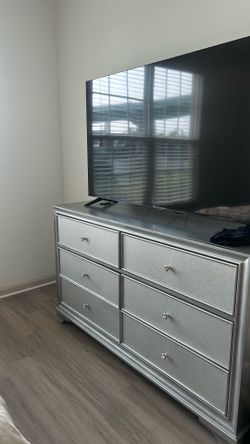 Dresser silver
