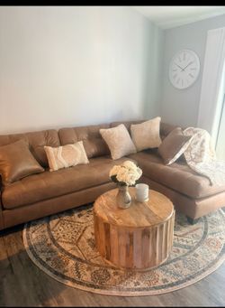 Brown Leather Sectional + Rustic Wood Coffee Table 🤎