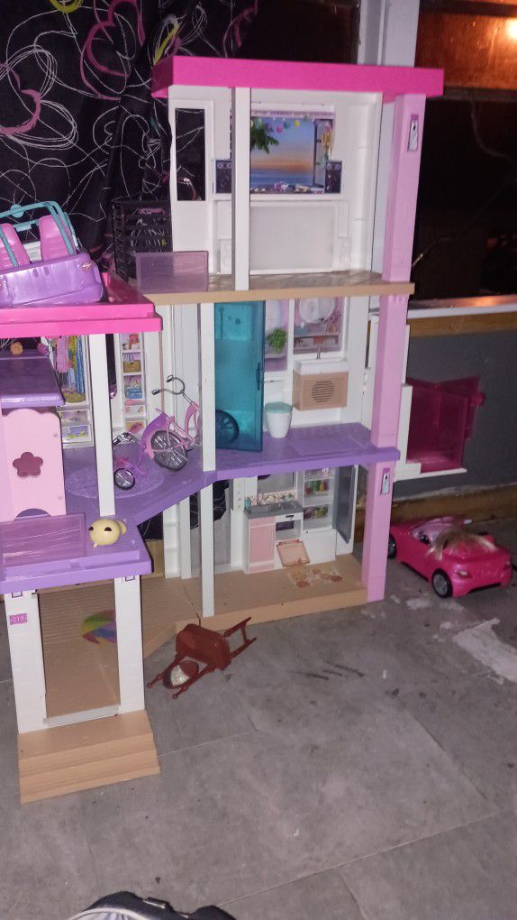 Barbie Dream House/Barbie Bus
