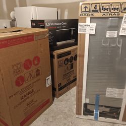 Full Kitchen Set Fridge air Refrigerator, GE gas stove, LG Smart microwave, Ge Dishwasher 