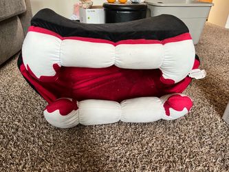 Vampire cat/dog bed. Water drinking fountain