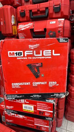 Milwaukee M18 FUEL 15 Gauge Finish Nailer