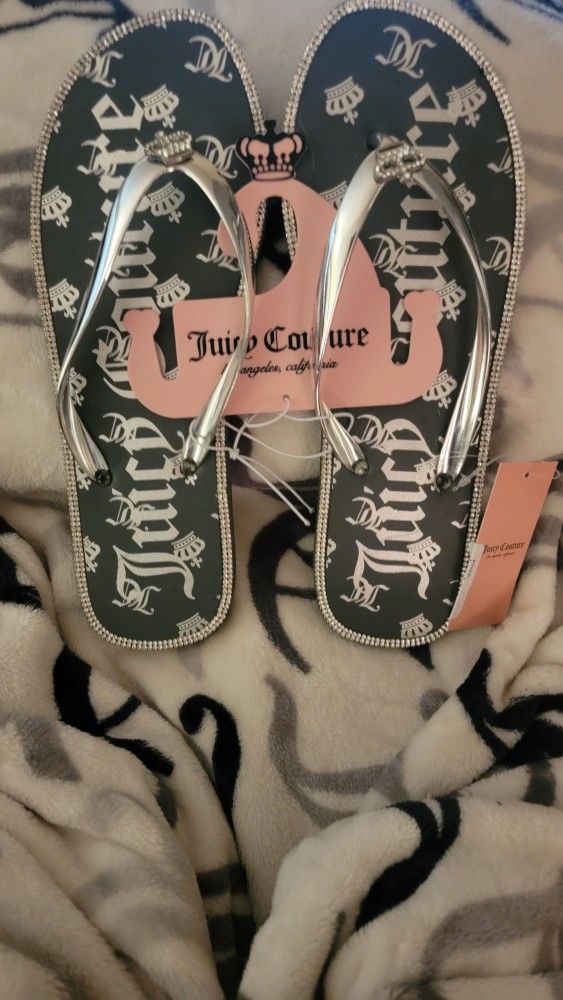 Juicy Couture Gray & Silver Flip Flops