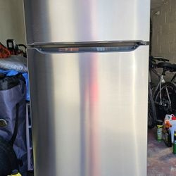 Stainless Frigidaire 20cu Refridgerator