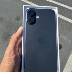 I P H O N E 16 P L U S 128GB black Unlocked Any Carrier