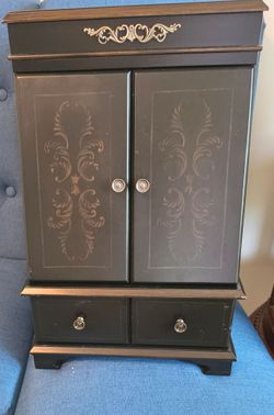 Vintage Standing Jewlery Box