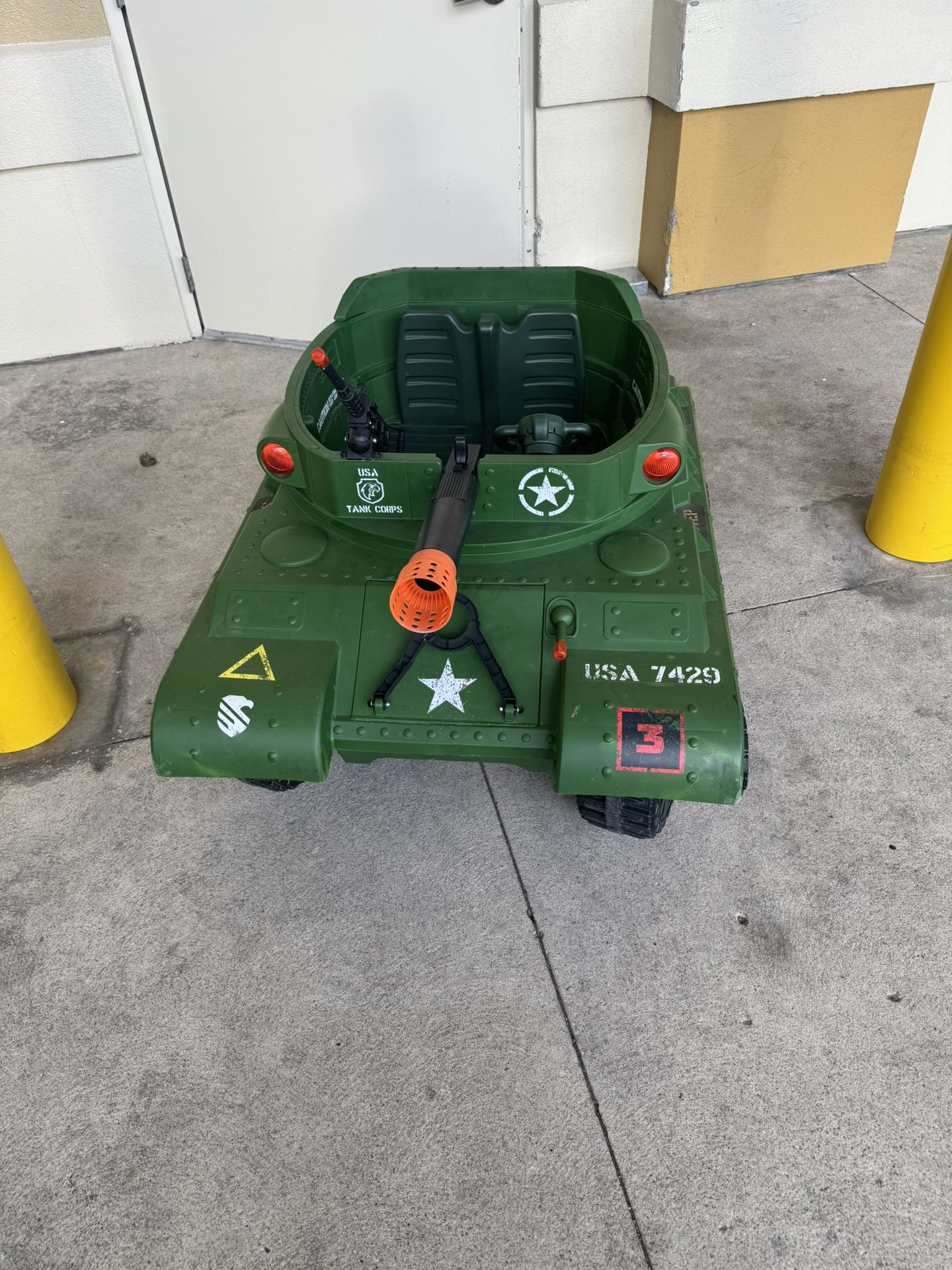 Amazing toy, amazing gift. Like new Thunder Tank