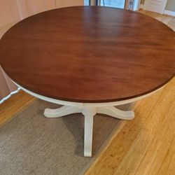 Round Wood Dining Table ( Like New)