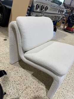 Curved Accent/Lounge Chair