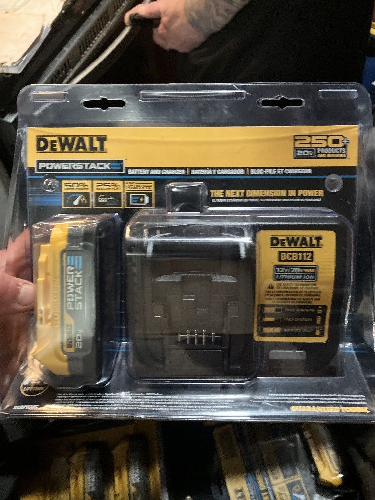 DeWalt DCBP034C 20V MAX Compact Lithium-Ion Battery and Charger Kit