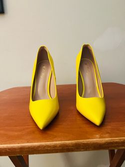 Elizabeth Tang Stilettos size 6
