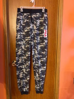 BUNDLE OF CLOTHES/YOUNG BOY  SIZE 16/18/S