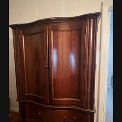 Armoire/dresser