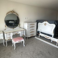 Antique Full-Size Bedroom Set