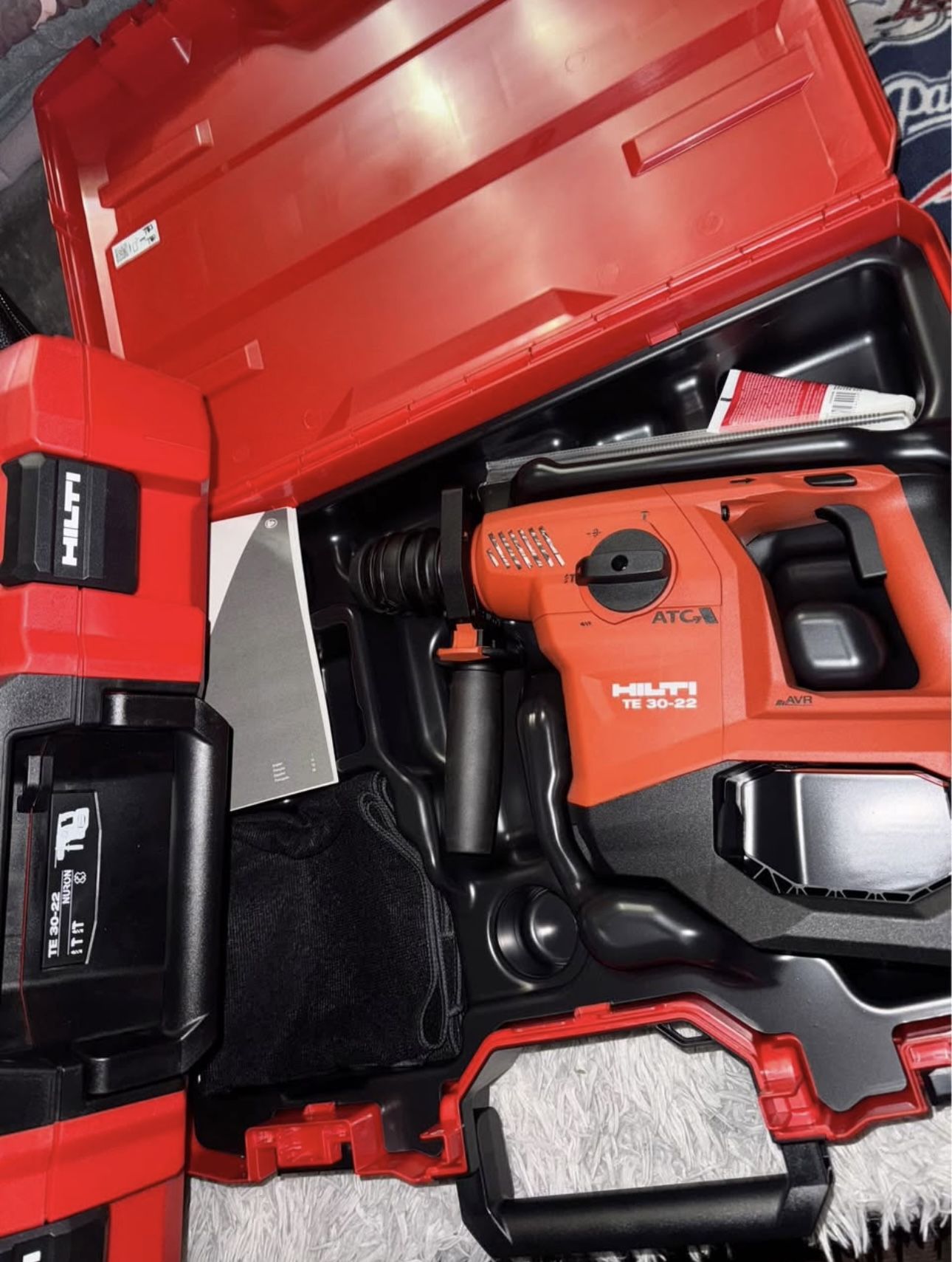 TE 30-22 (Cordless Rotary Hammer) [2x]