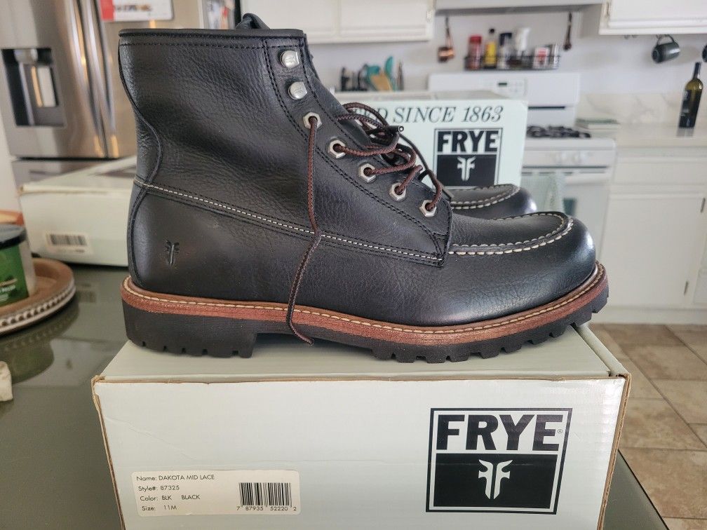 Frye Dakota Midlace Black Boot Leather Men's Size 11

Brand new!