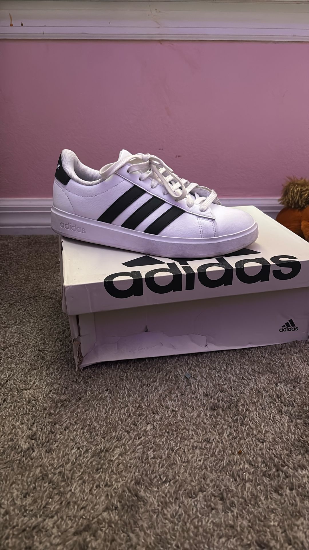 Adidas women grand court. women size 8