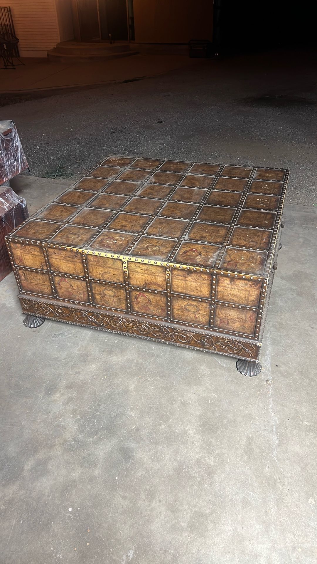 Coffee table chess
