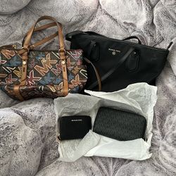 Michael Kors Purses and Wallets 