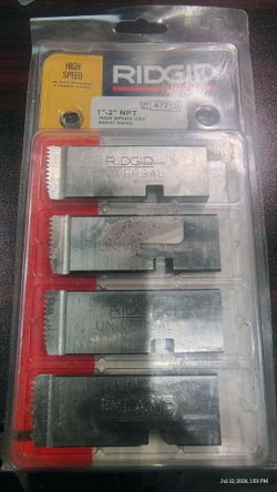 Rigid pipe threader dies