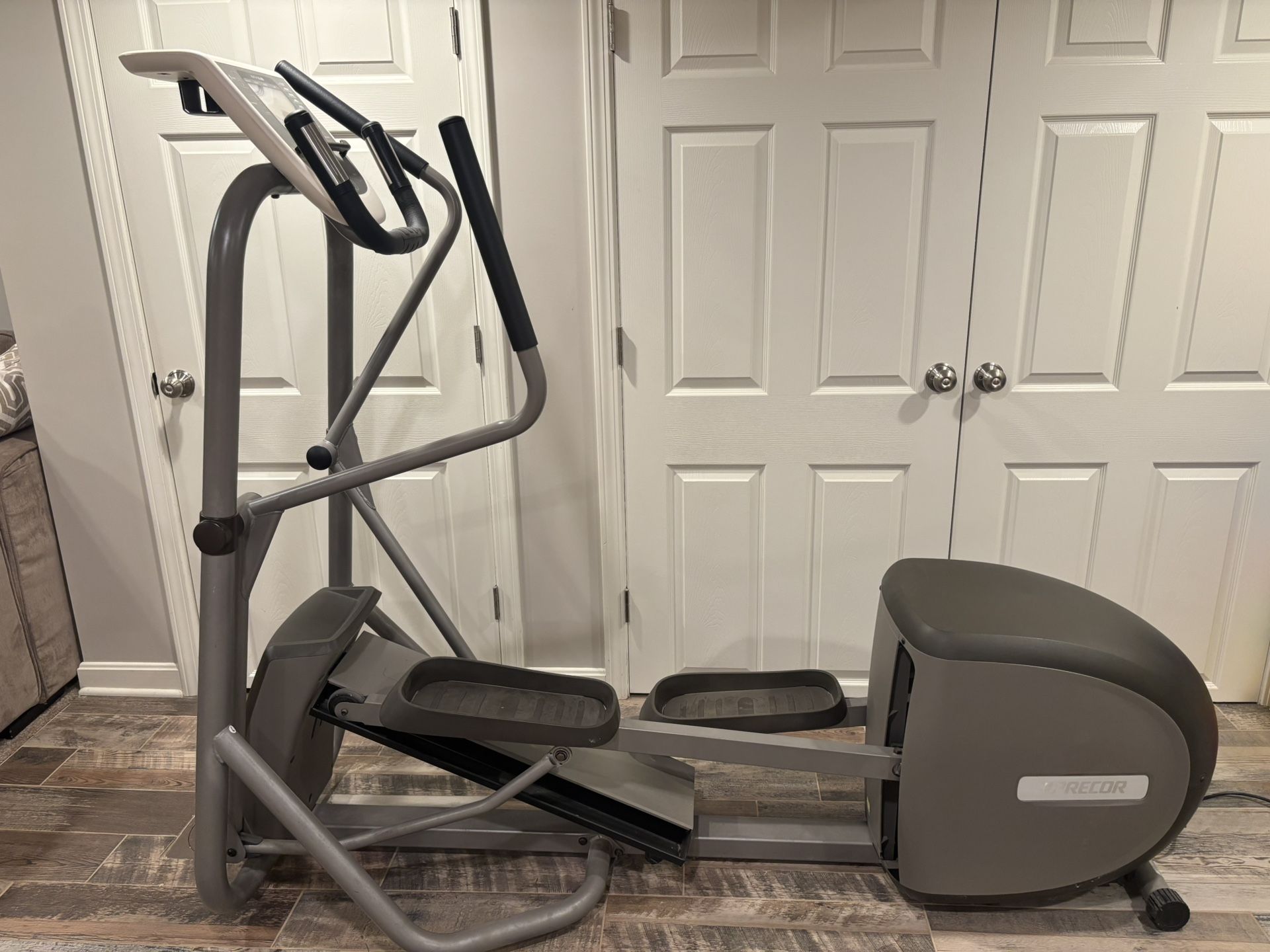 PRECOR EFX Elliptical Fitness Crosstrainer